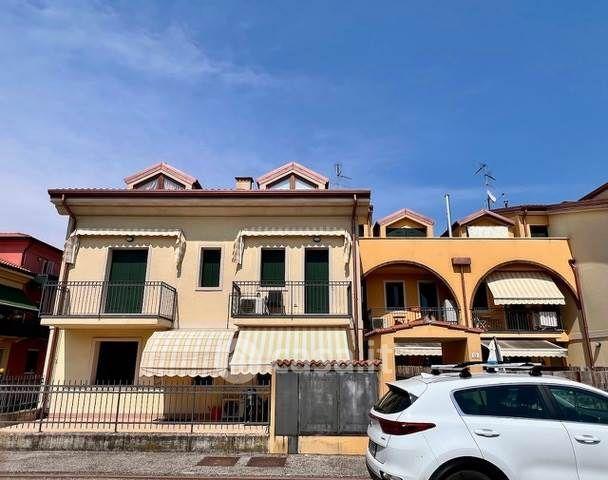 Quadrilocale in Via Bortolazzi 12 — foto 36 di 52
