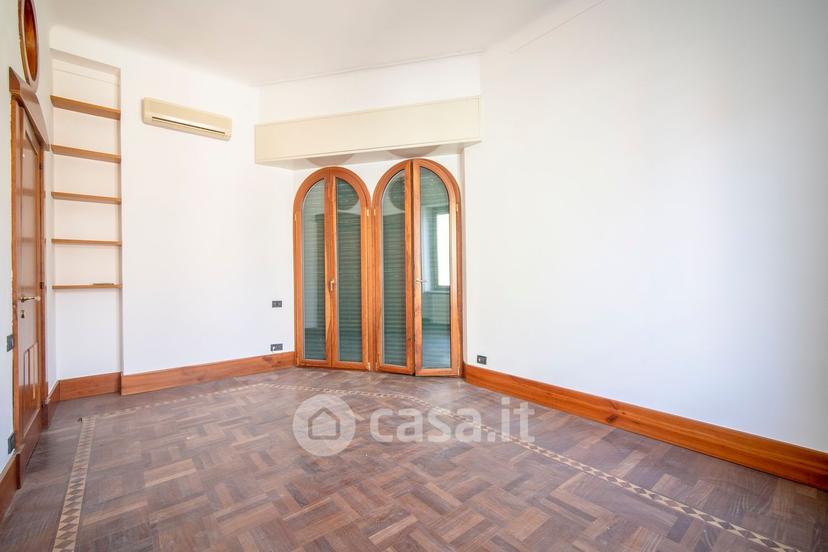 Villa in Via Amerigo Vespucci — foto 22 di 43