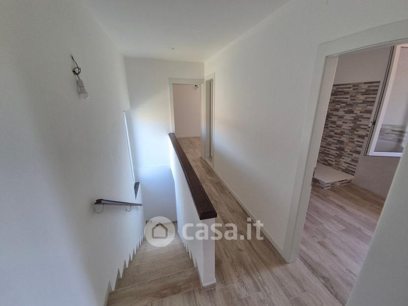 Villa in Via Bredazzane — foto 4 di 26