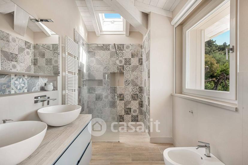 Villa in Via della Chiusa 323 — foto 13 di 36