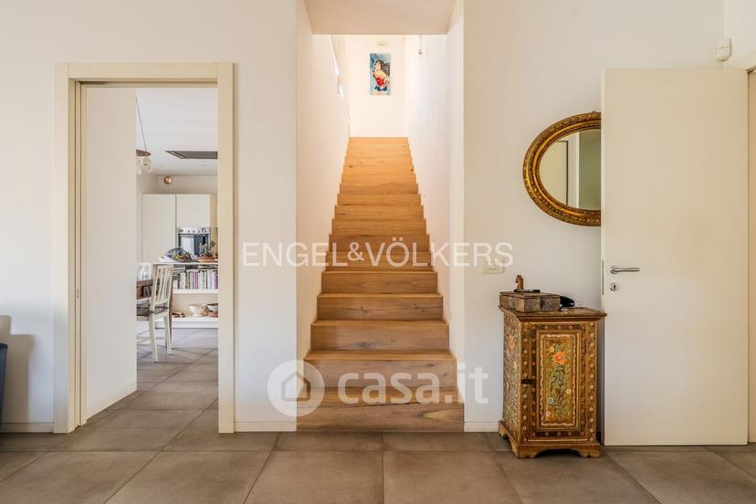 Villa in Via Alessandro Volta 22 — foto 12 di 44