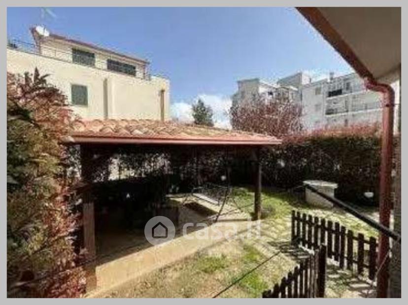 Villa in Via Lanzillotti — foto 30 di 33