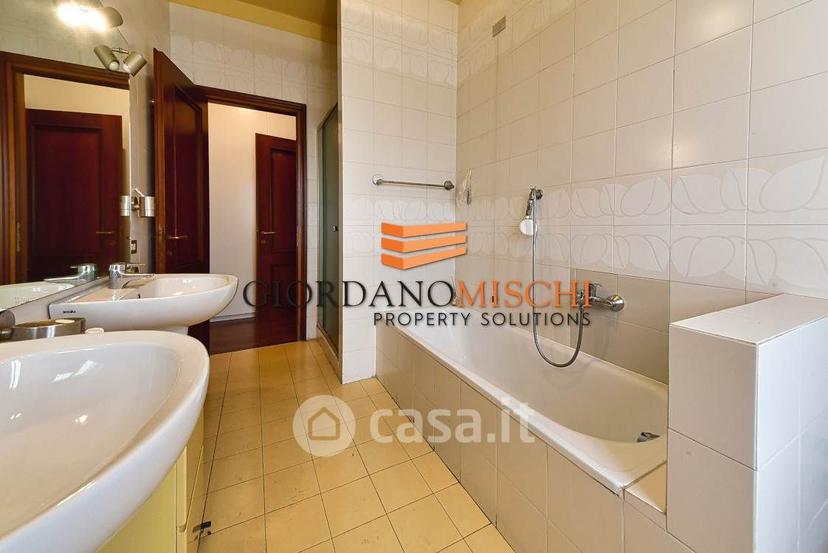 Appartamento in Via A. Villa 20 — foto 23 di 53