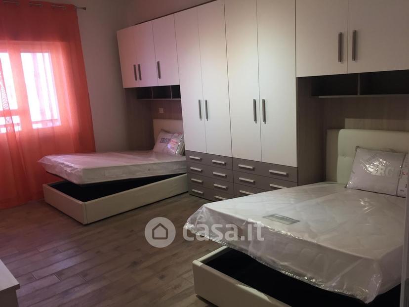 Stanza in Via Eroi del Lavoro 33 — foto 4 di 4