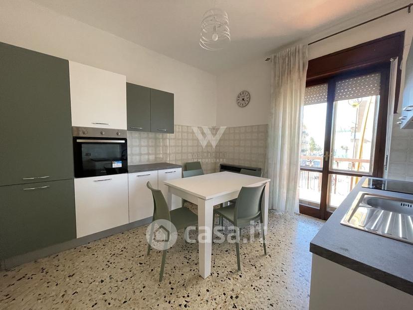 Stanza in Via Luigi d'Amato 17 — foto 8 di 21