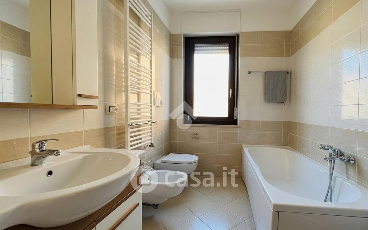 Trilocale in Via Senna 35