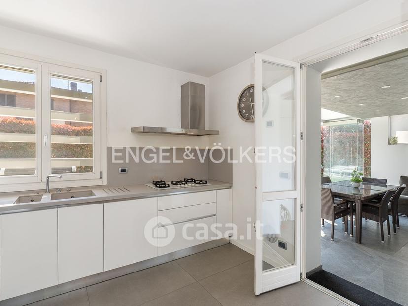 Villa in Via Filippo Corridoni — foto 17 di 21