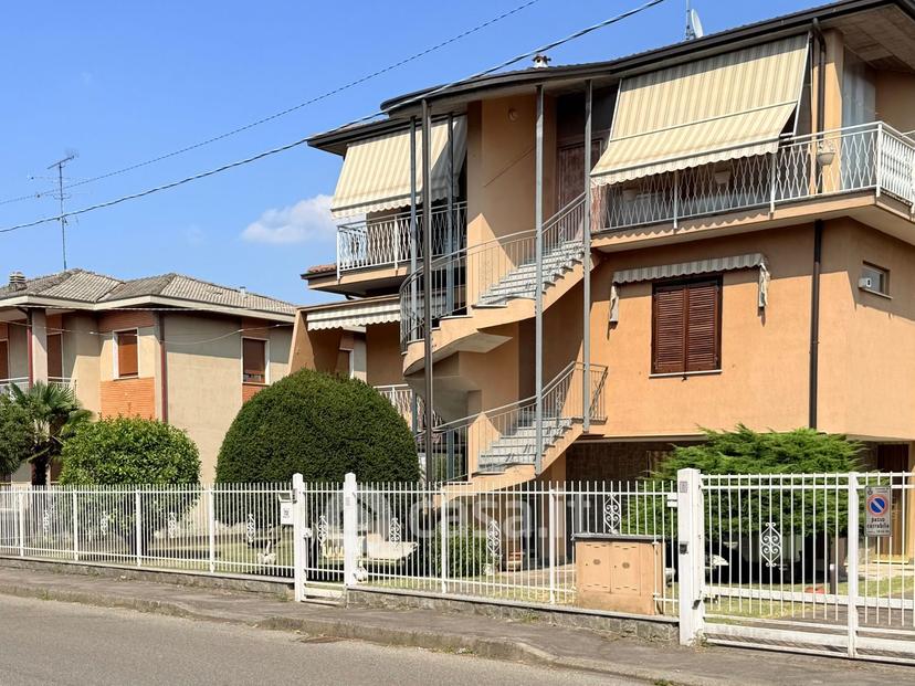 Villa in Via Luigi Barbieri 72 — foto 24 di 57
