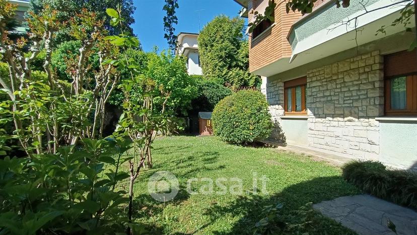 Villa in Via Spluga 32 — foto 3 di 38