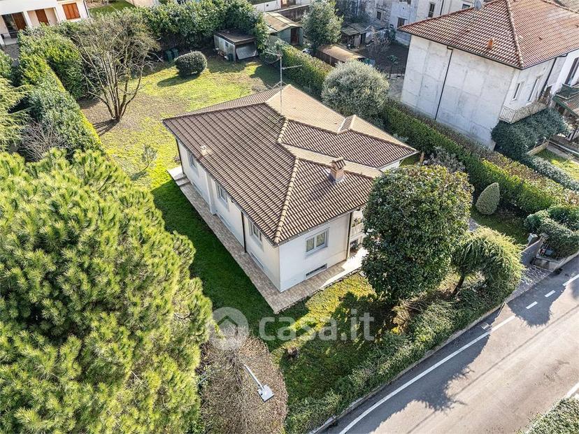 Villa in Via IV Novembre 16 — foto 13 di 23