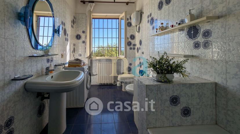 Villa in Via Cecinese — foto 2 di 56