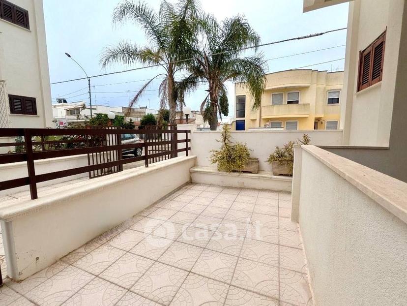 Trilocale in Via Riccione 91 — foto 2 di 34