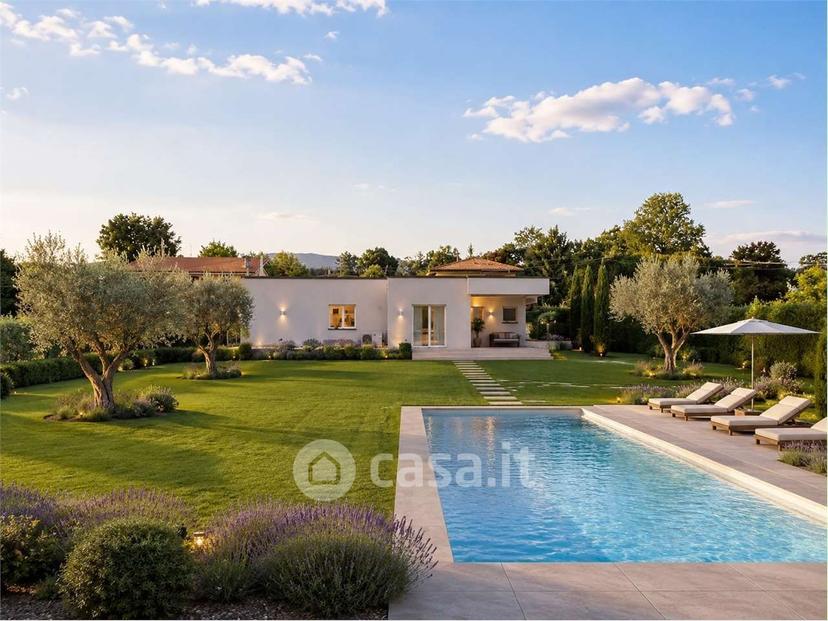 Villa in Via Giacomo Leopardi 77 — foto 3 di 36