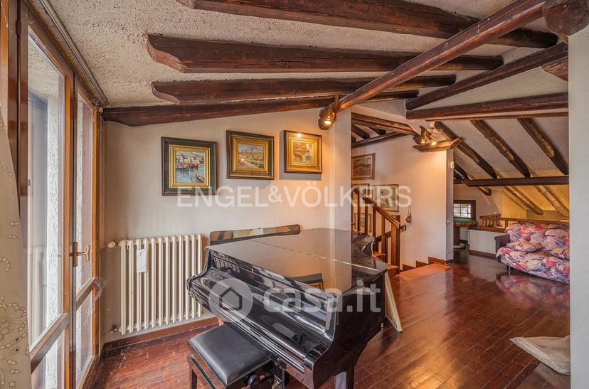 Villa in Via Scapacchiò — foto 12 di 21