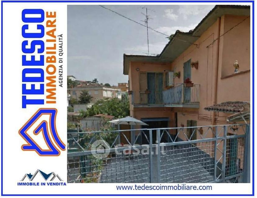Villa in Via Paolo VI Papa — foto 18 di 33