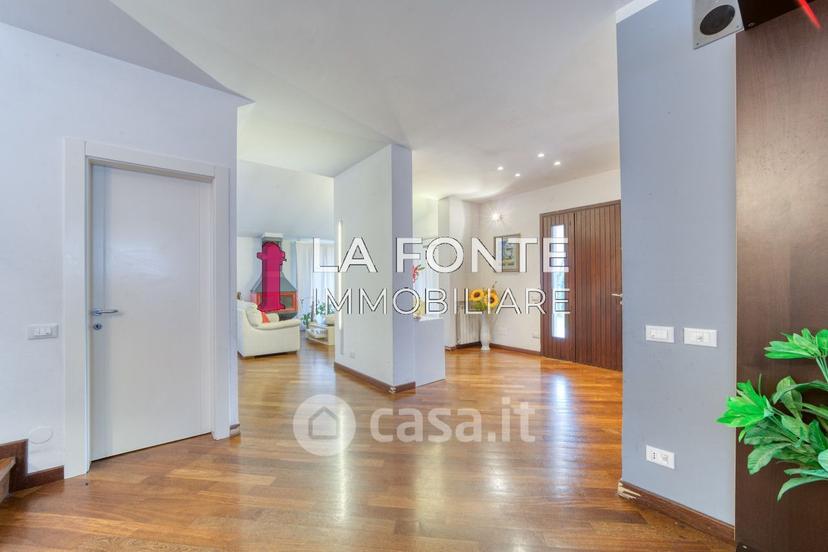Villa in Via Lombardia — foto 3 di 29