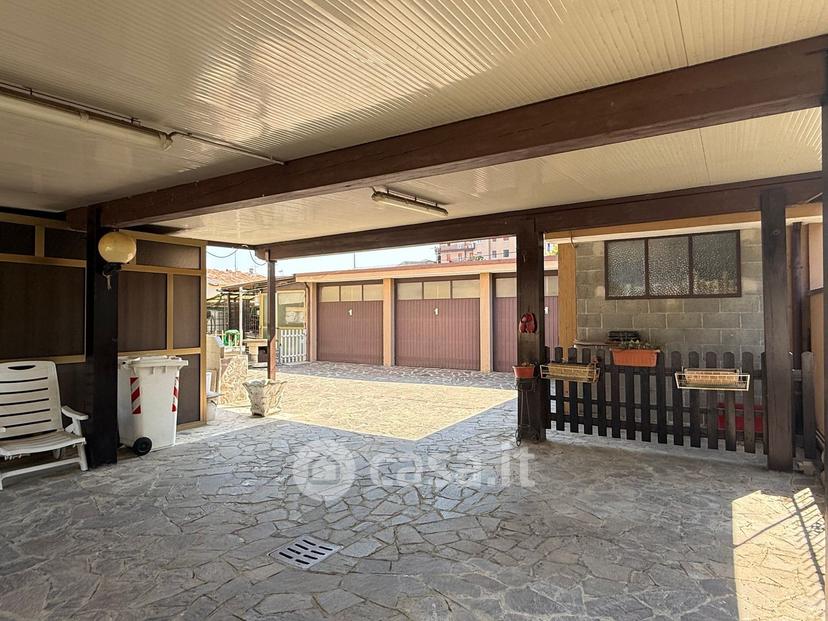 Villa in Via Luigi Barbieri 72 — foto 2 di 57