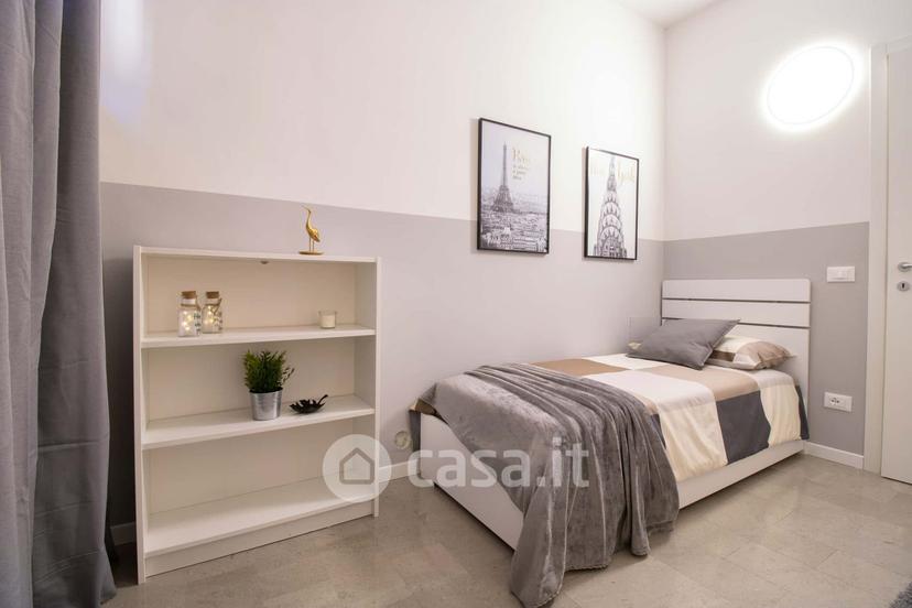 Stanza in Via Firenze 16 — foto 12 di 17