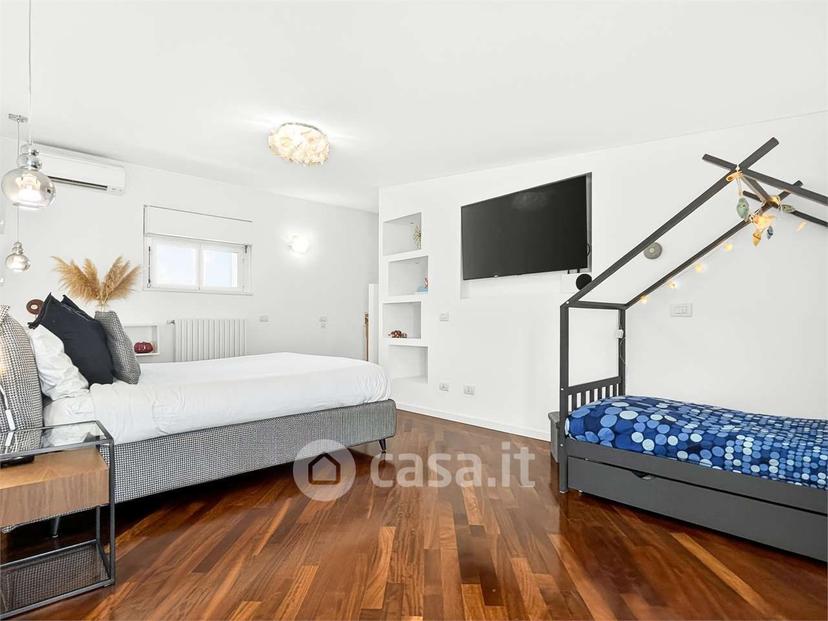 Trilocale in Via Giacomo Manzú 2 — foto 21 di 32