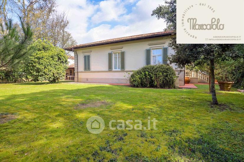 Villa in Via C. Cavour 1 — foto 7 di 31