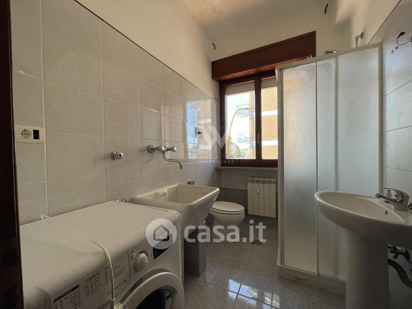 Stanza in Via Luigi d'Amato 17 — foto 11 di 21