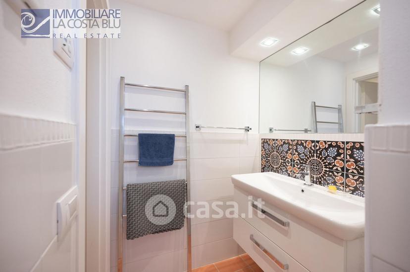 Villa in Via Alessandro Manzoni — foto 24 di 53