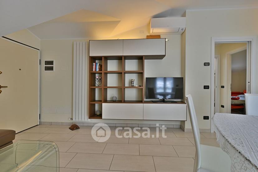 Trilocale in Via Indro Montanelli — foto 19 di 31