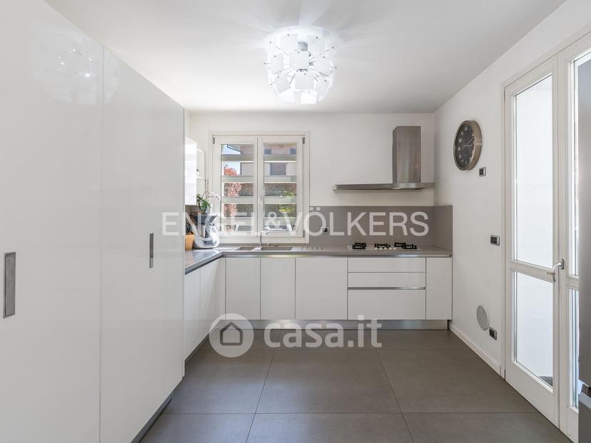 Villa in Via Filippo Corridoni — foto 16 di 21