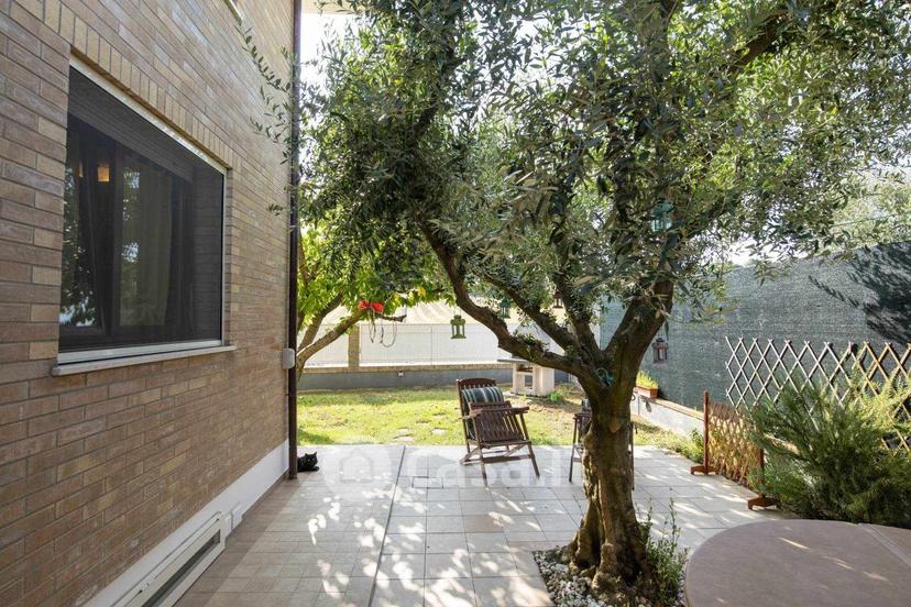 Villa in Via G. Brodolini 49 — foto 18 di 52