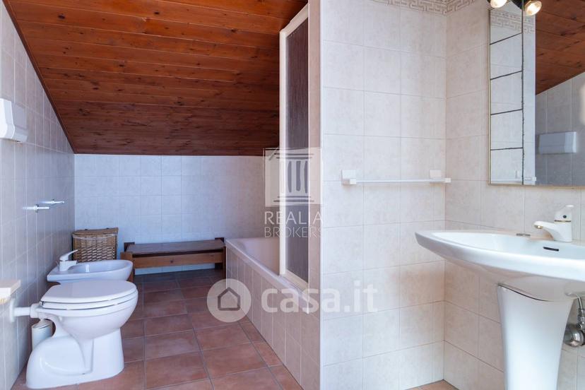 Villa in Via Tirreno 4 — foto 2 di 39
