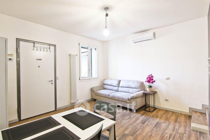 Trilocale in Vicolo Valletta 6 — foto 3 di 23