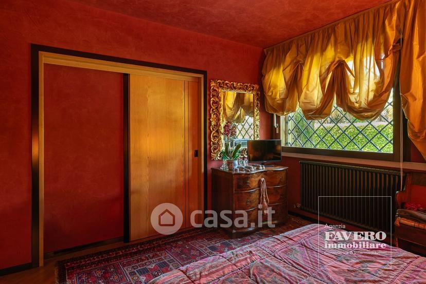 Villa in Piazza G. Marconi 28 — foto 29 di 54