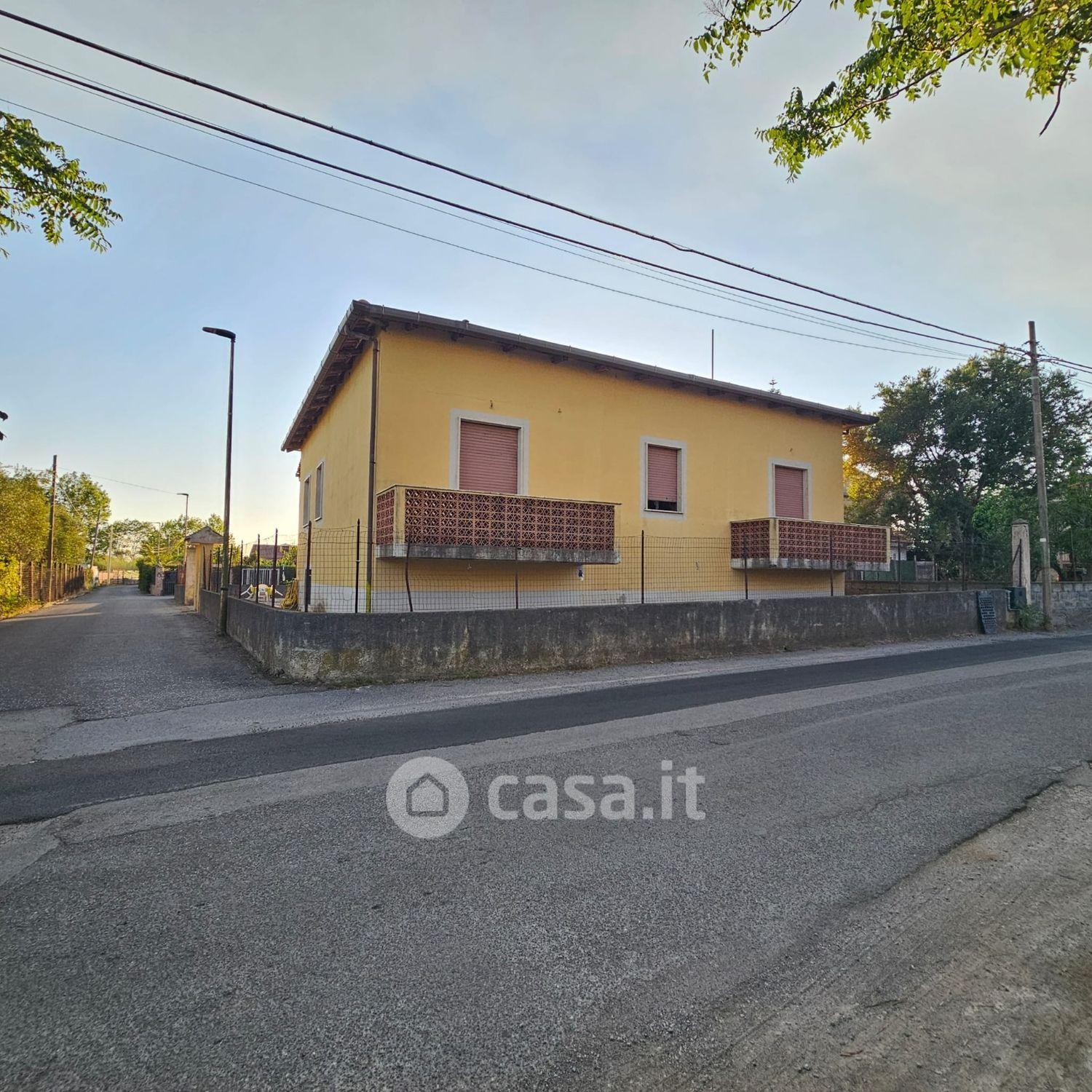 Villa in Via Fiume Lao 192