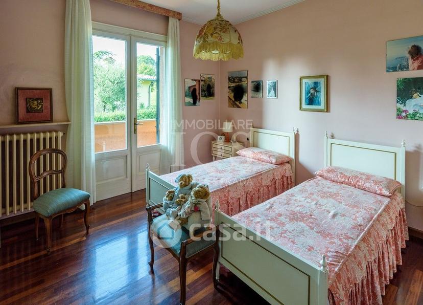 Villa in Via U. Foscolo 16 — foto 28 di 31
