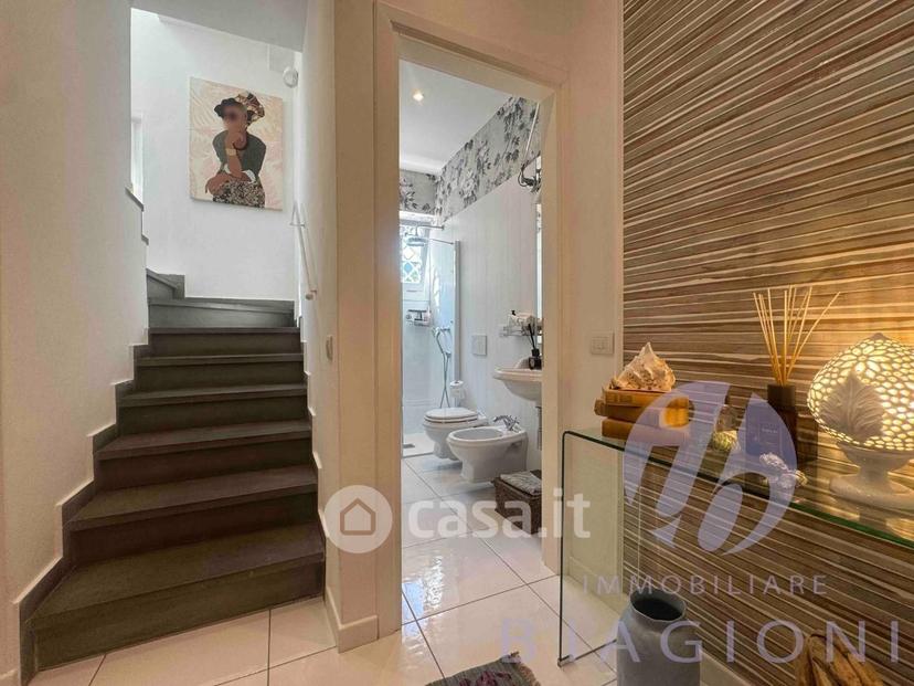 Villa in Via Vincenzo Bellini 5 — foto 10 di 28
