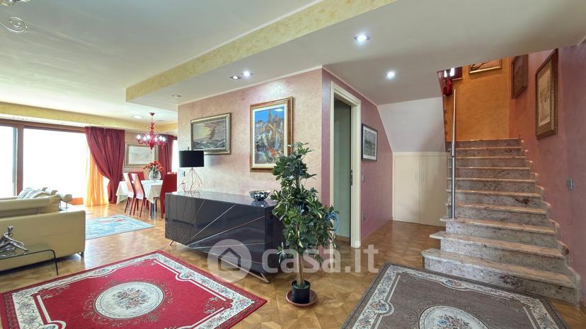 Villa in Via Leonardo da Vinci 19 — foto 2 di 49