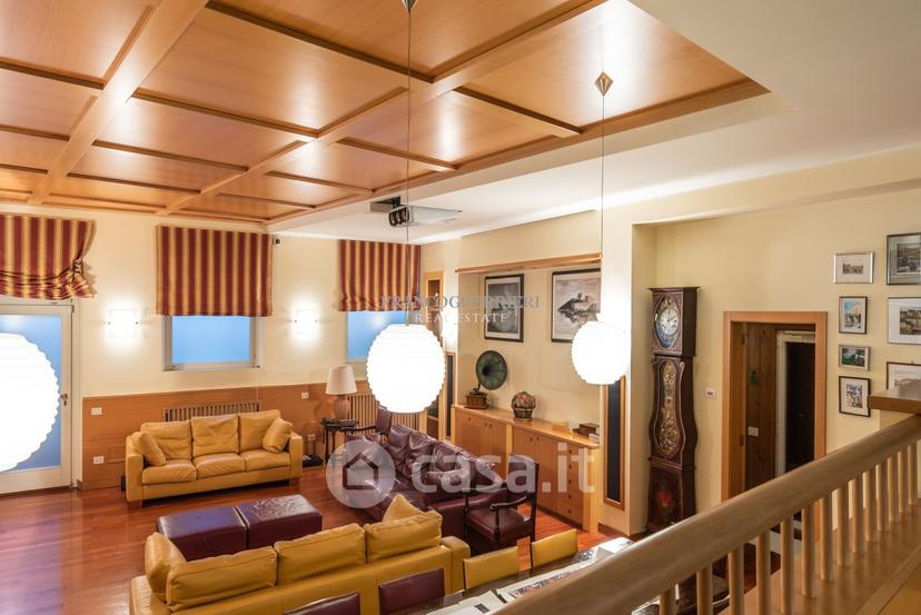 Villa in Via Alcide de Gasperi — foto 31 di 45