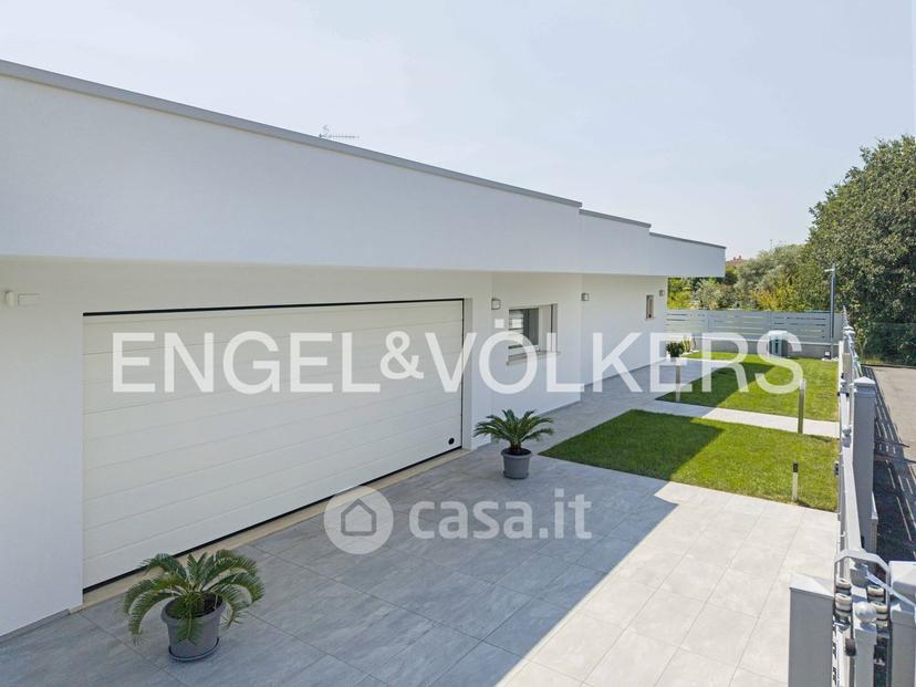 Villa in Via Alessandro Volta — foto 9 di 27