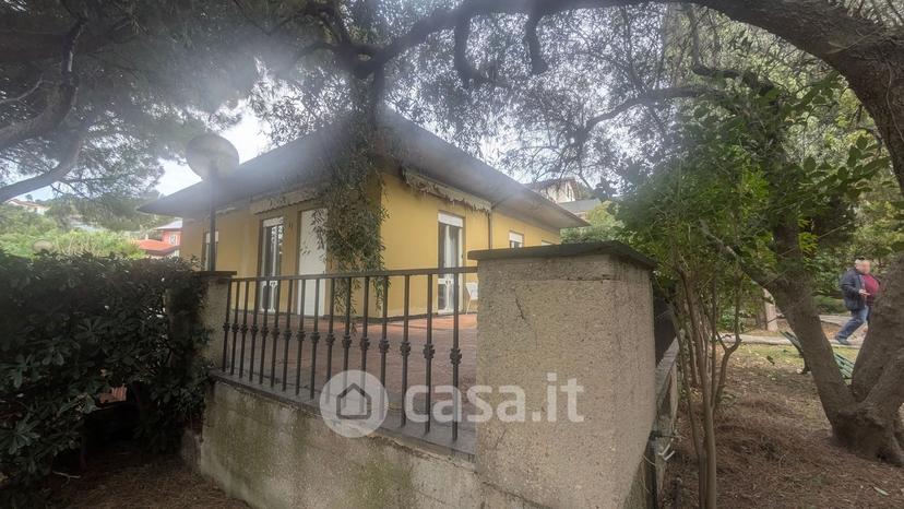 Villa in Via Fanny Roncati Carli — foto 16 di 26