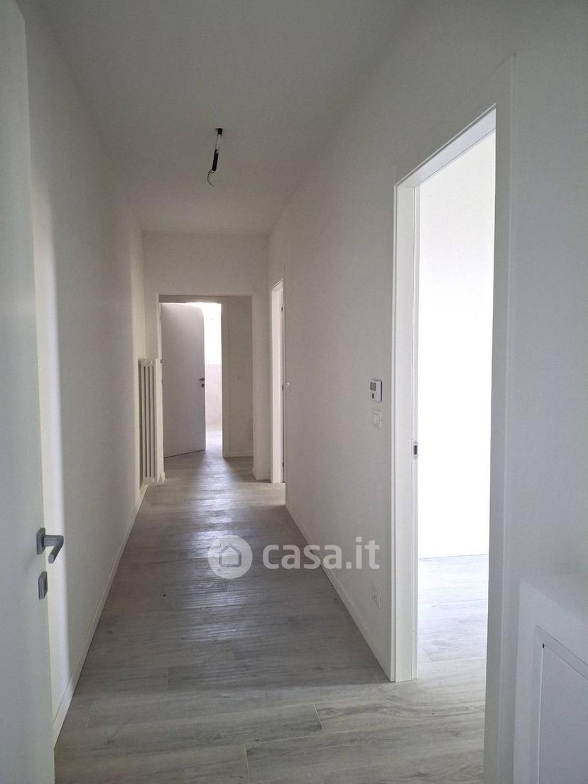 Quadrilocale in Via Francesco del Cossa 21 — foto 31 di 35