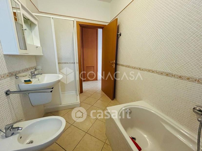 Trilocale in Via Genova — foto 26 di 29
