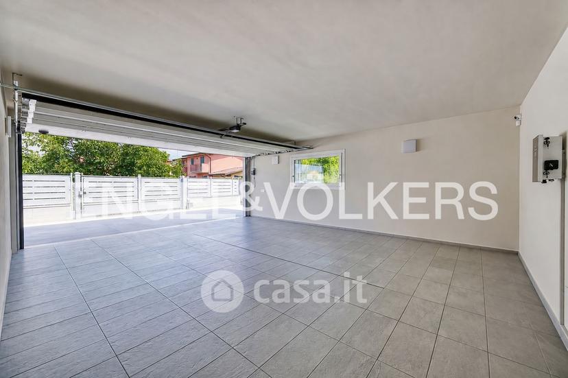 Villa in Via Alessandro Volta — foto 8 di 27