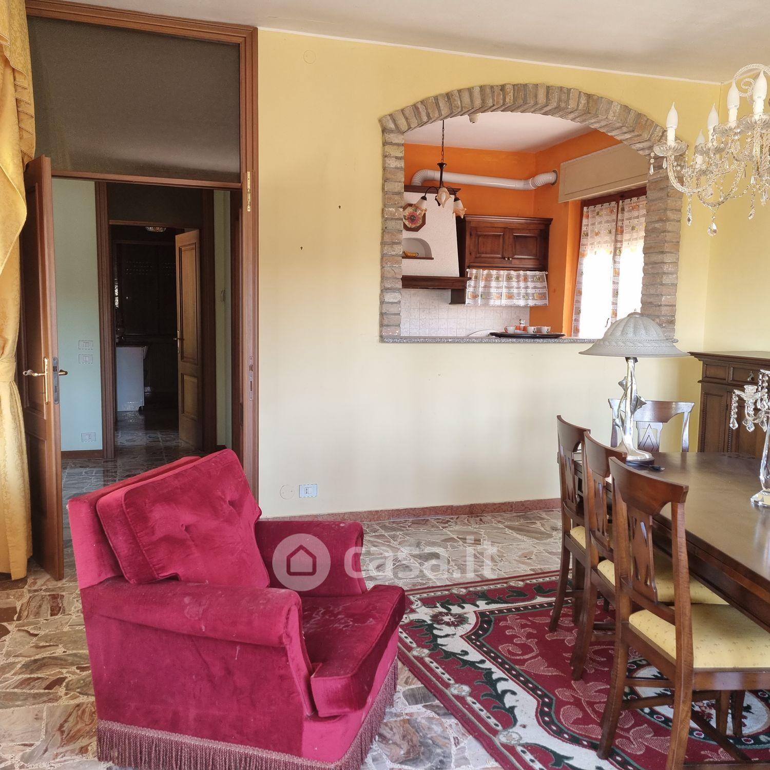 Villa in Via Alessandro Manzoni 32