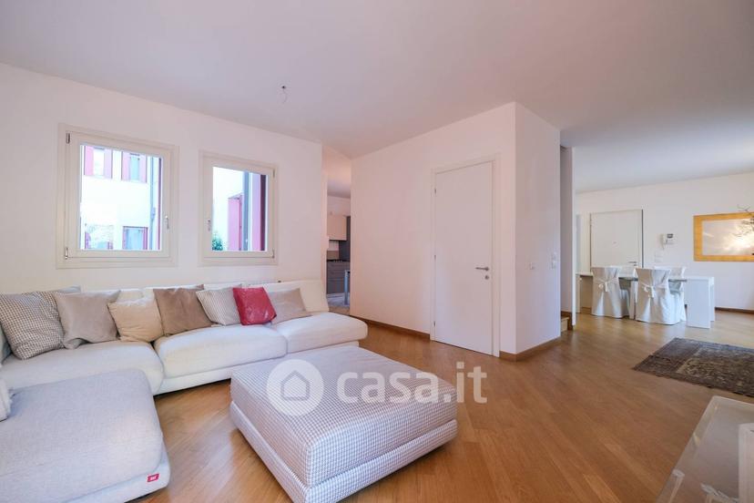 Appartamento in Via Legione Antonini 121