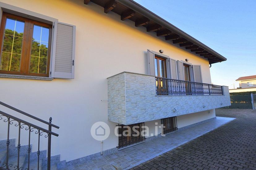 Villa in Via Sandro Pertini 5 — foto 7 di 32