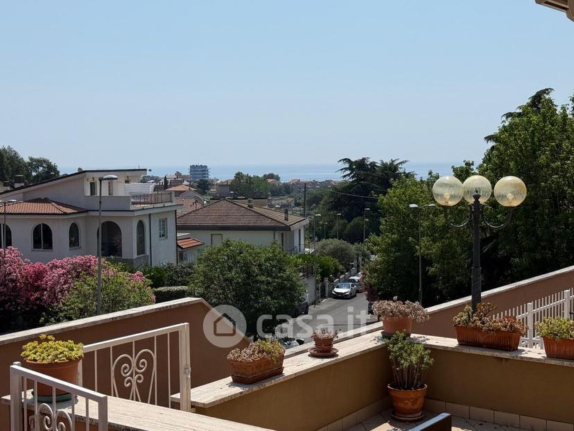 Bilocale in Via dei Pini — foto 24 di 35