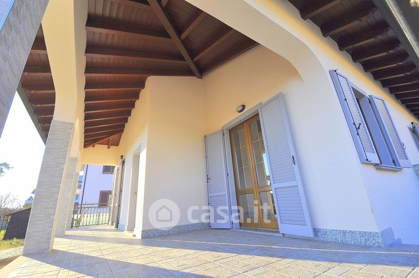 Villa in Via Sandro Pertini 5 — foto 5 di 32