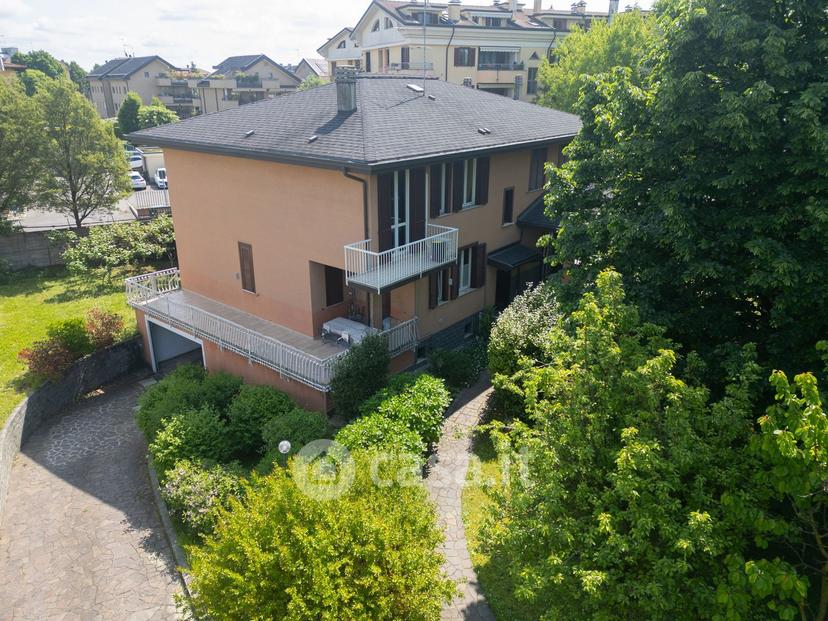 Quadrilocale in Viale Giuseppe di Vittorio 3 — foto 9 di 40