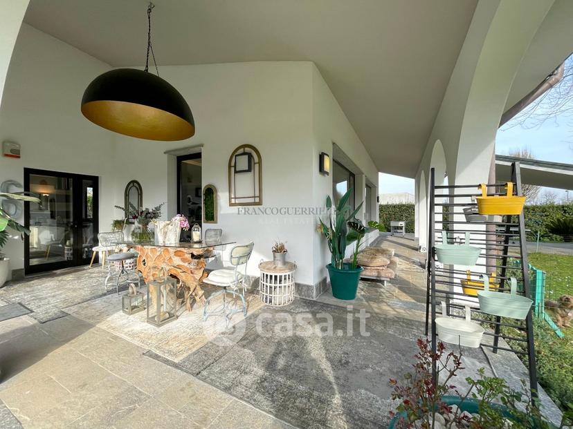 Villa in Via Alcide de Gasperi — foto 17 di 38