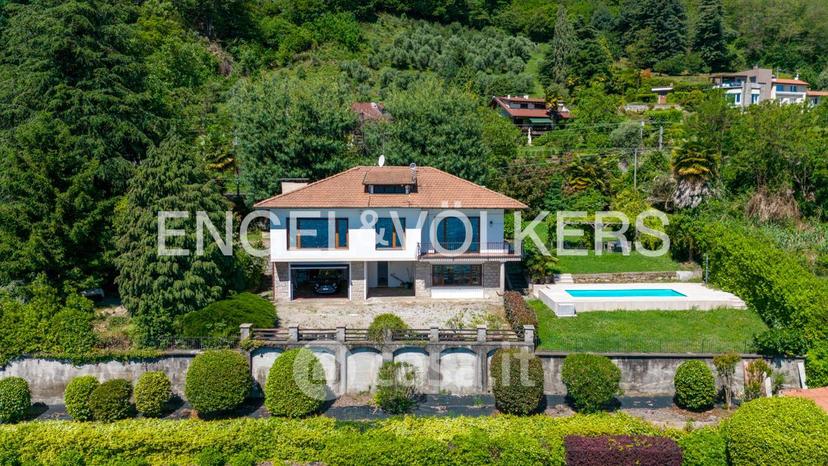 Villa in Via Sempione 164 — foto 2 di 34